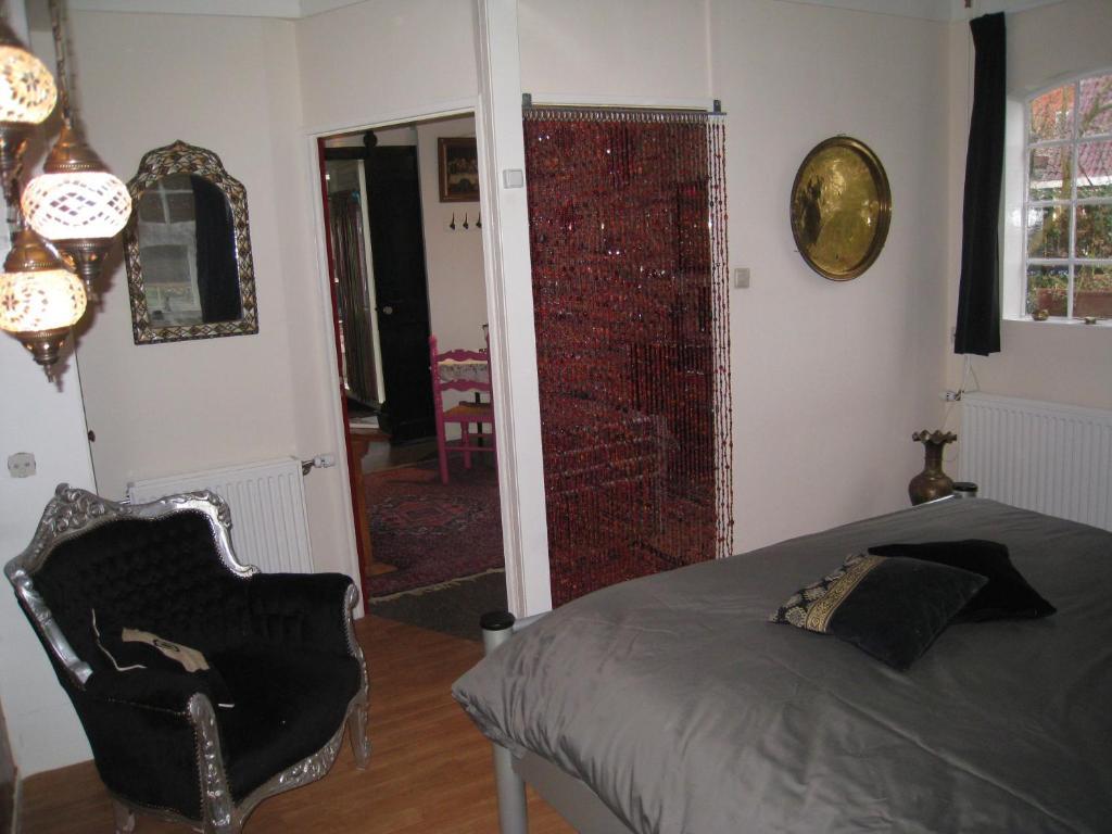 Janz Bed and Breakfast Capelle aan den IJssel Rum bild